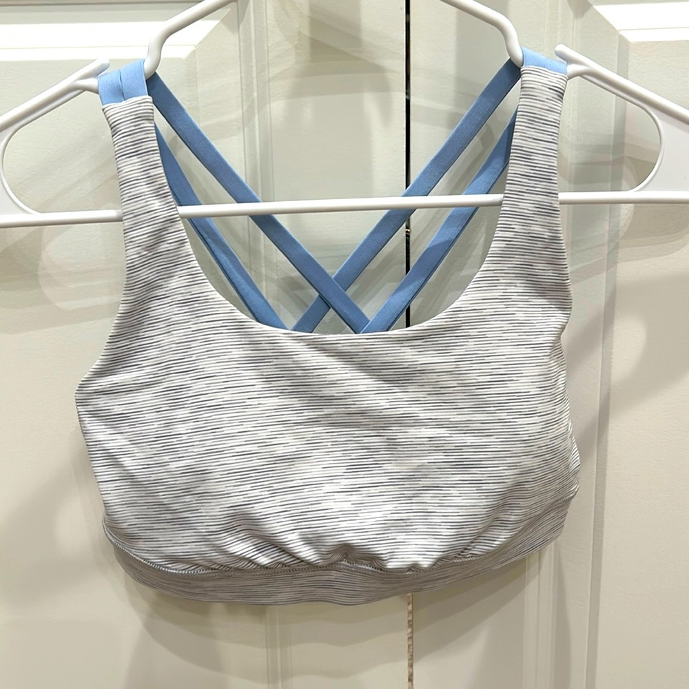 Lululemon medium support sports bra size 4 brand new w/o tags